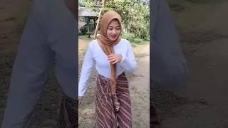 neng Risma gadis desa ngajak jalan adiknya #short #shorts