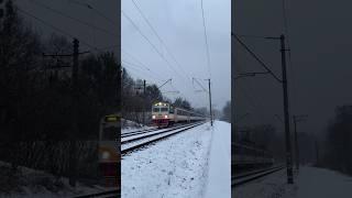 ЕР9М-508/527 в снігопад #railway #залізниця #ukraine #укрзалізниця #shorts #snow #snowfall #winter