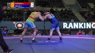 1/4 GR - 130 kg: A. SYZDYKOV (KAZ) v. A. ARSLAN (TUR)