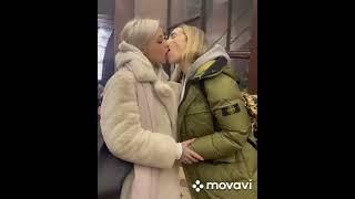 ДЕВУШКИ ЦЕЛУЮТСЯ В ОБЩЕСТВЕННОМ МЕСТЕ,НА ГЛАЗАХ У ЛЮДЕЙ!|GIRLS KISS IN A PUBLIC PLACE