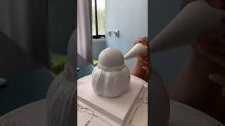 Students make garlic bird cake#Production processEnjoy #students'works #caketraining