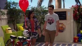 Liv & Maddie 4x02 Linda & Heather A Rooney: Willow/Karen (Willow: He broke up with me)