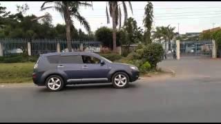 Shocking video of  a lion roaming freely in Nairobi City Kenya