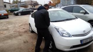 Замена лампочки в Prius