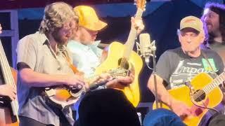 Billy Strings w/ Terry Barber lead vocals ‘’Don’t Step Over an Old Love’’ 6/19/25 Charlotte, MI