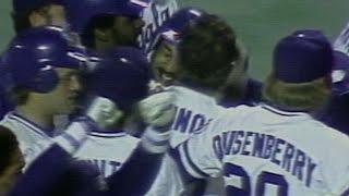 1980 WS Gm3: Aikens delivers walk-off hit in extras