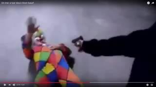 il tue deux clowns avec une arme / ma première vidéo réaction