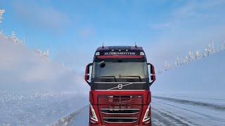 ЛЕДОВАЯ ПЕРЕПРАВА В ЯКУТСК 13 КМ ПО ЛЕНЕ.VOLVO FH 540