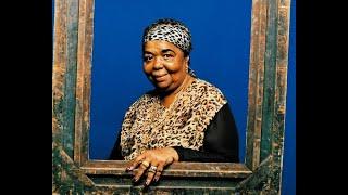 "Um pincelada" por Cesária Évora con la Mari de Chambao