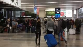 Покупка билетов на общественный транспорт в аэропорту Праги