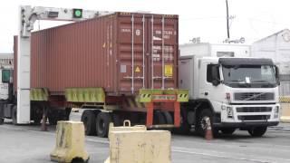 Customs show how X-ray trucks scan containers in the port area