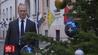 The Pontifical Swiss Guard focuses on video