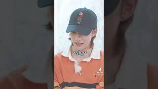stray kids’ reactions to red lights by hyunjin and chan