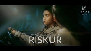 RISKUR - Tak Memaksa Bertahan (Official Music Video)