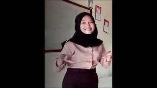 TikTok  Jilbab Hitam