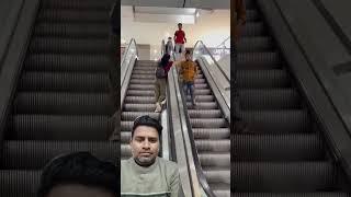 Escalator prank mujhpe bhari par Gya ll #shorts #prank #random #funny #escalator #reaction