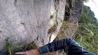 Climbing a dirty old route | Lead rope solo free climbing