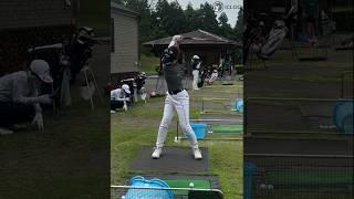 A sufficient backswing makes head speed. She is Haruna Touya.
