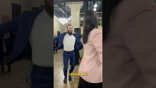 ЧЕЧЕНЕЦ ДЖАСИР КЛАССНО ТАНЦУЕТ С КРАСАВИЦЕЙ #shorts