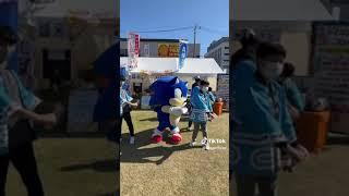 TikTok x Sonic - dancing with a Japanese crowd clip