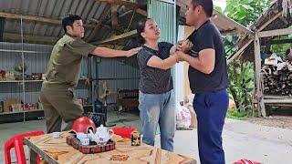 Hang angrily rushed forward but was helpless when Duong refused to admit his guilt