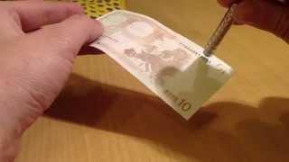 Euro banknotes magnetic security features