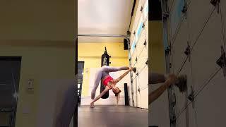 Hip Split Leg Flexibility Easy Stretch Yoga Flow #shorts #yogaexercise #yoga  #yogapractice