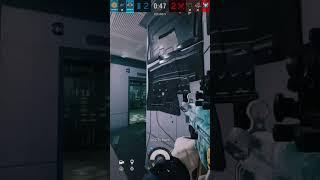 #rainbow6seige #r6clips #rainbowsixsiege #siegememes #r6siege #funny #funnyvideos #funnyr6moments