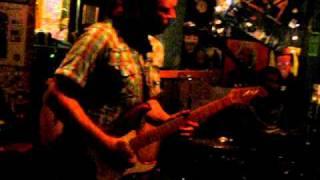 Lee Meehan rippin it up Sweenys Dublin