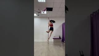 Перехваты на пилоне#poledance #polesport #пилон #poleart #poleexoticdance #exotic #dance #акробатика