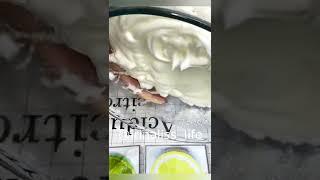 Умеете взбивать белки до такого состояния? / How to beat egg whites #Shorts #Irinaliss