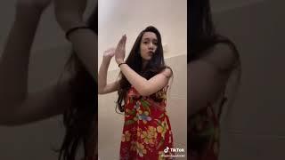 Viral di tiktok - cewek berdaster merah keliatan uting nya