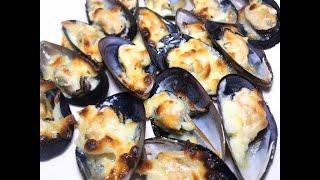 GARLIC CHEESE BAKED MUSSELS