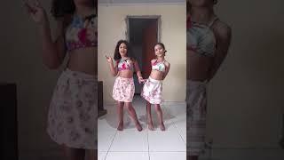 Eu e minha prima dançando