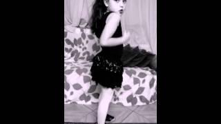 Maria Vitória - 6 anos dançando Bang Anita