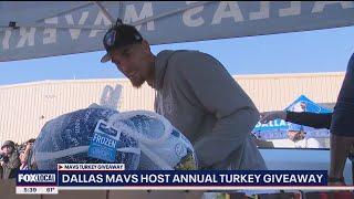 Dallas Mavericks host annual turkey giveaway