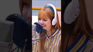 Lisa singing Baby shark  she's so cute  #BLACKPINK #LISA #BABYSHARK