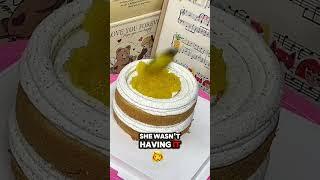 Entitled aunt demanded my birthday cake be replaced with her son’s “Allergy-friendly”one|Reddit|AITA