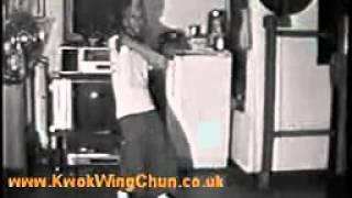 Wing Chun Master Ip Man   叶问宗师演示咏春拳小念头、寻桥、木人桩极其珍贵