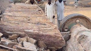 "Big Rock Crusher Machine: A Giant in Action"Big Rock Crushing: A Powerful Process"#stonecrusher