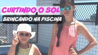 CURTINDO O SOL E SE DIVERTINDO NA PISCINA - Clara & Nanda