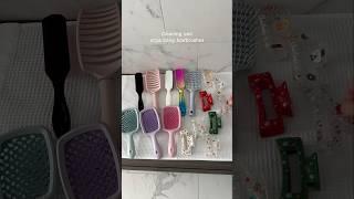 Cleaning and organizing my teenager’s hairbrushes #shorts #asmrsounds #hair #hairbrush #teen