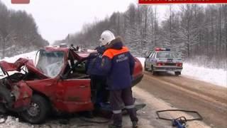 Три человека погибли на Лужском шоссе в результате столкновения двух легковых автомобилей