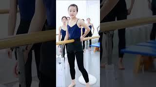 How thin is the dancer's waist?#dance #flexibility