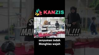 Senyuman indah menghiasi wajah , indah nya. Berbagi,  kebersamaan, #kanzis #RJ #dewan dakwah,