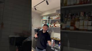 Трюк с жидкостью #bartender #flair #skills #bartenderskill #barschool