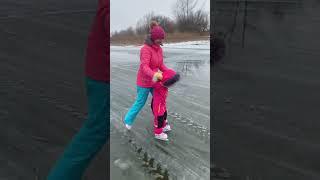 #shorts ice skating ️ Катаемся на коньках по воде ‍️ #iceskating #popular #top