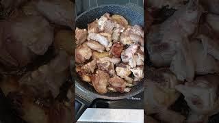 Казан кебаб в сковороде. Жареная картошка с мясом (баранина)