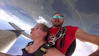 Survival under the plane. Stuck on plane's landing gear in Tandem | Skydive PRO #epicfails #aviation