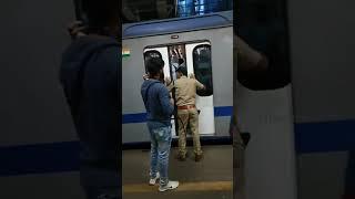 AC Local Train Me Yesa Bhi Hota hei #shorts #youtubeshorts #mumbai #localtrain